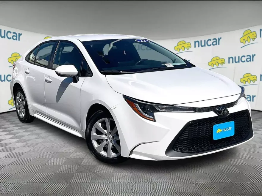 2022 Toyota Corolla LE photo 1
