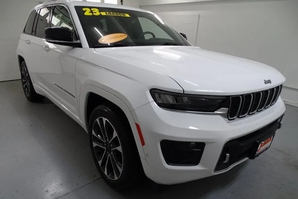 2023 Jeep Grand Cherokee Overland photo 1