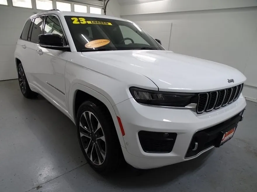 2023 Jeep Grand Cherokee Overland photo 1