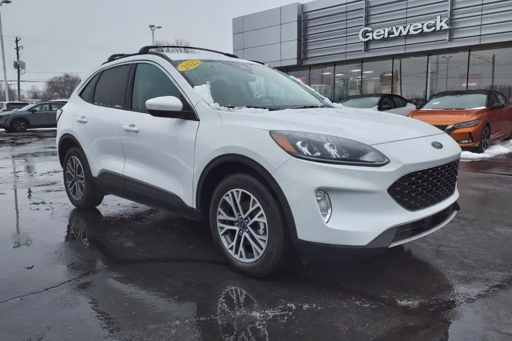 2022 Ford Escape Hybrid SEL photo 1
