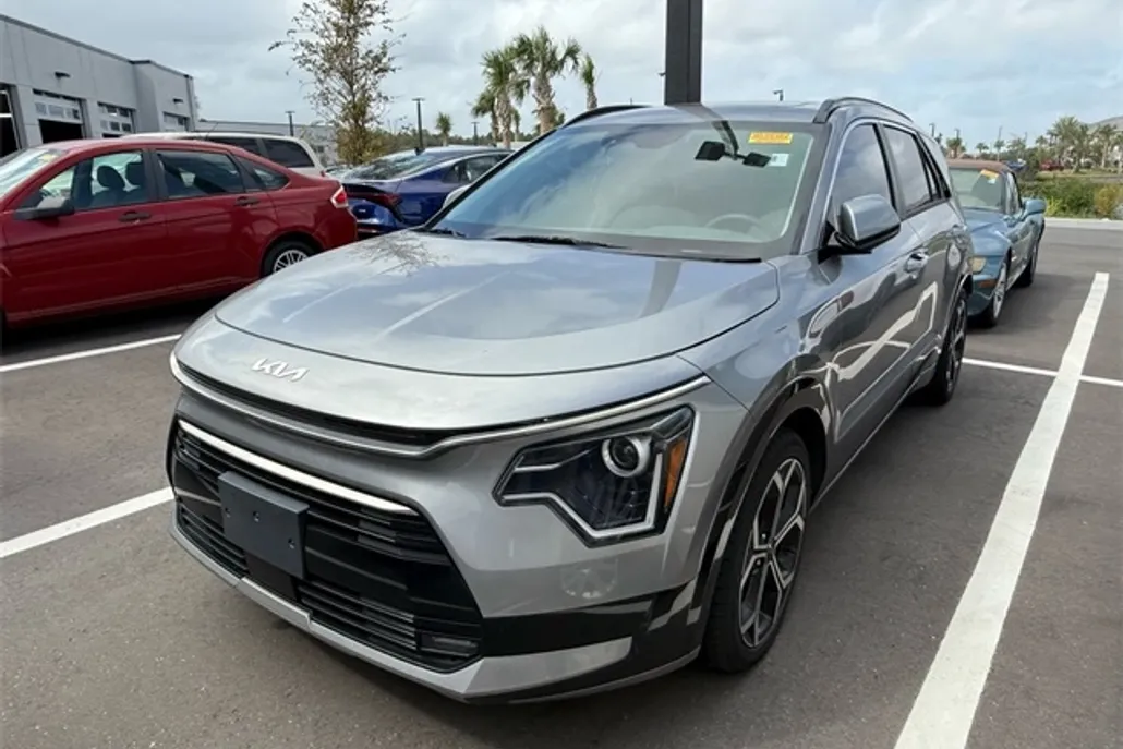 2023 Kia Niro EX Touring photo 1