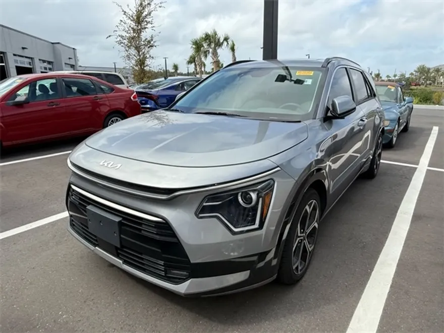 2023 Kia Niro EX Touring photo 1