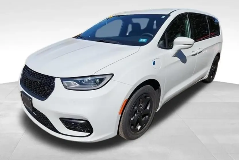 2022 Chrysler Pacifica Hybrid Touring L photo 1