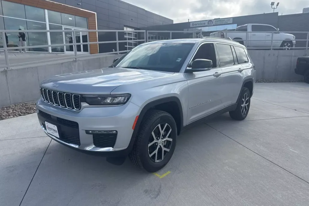 2025 Jeep Grand Cherokee Limited photo 1