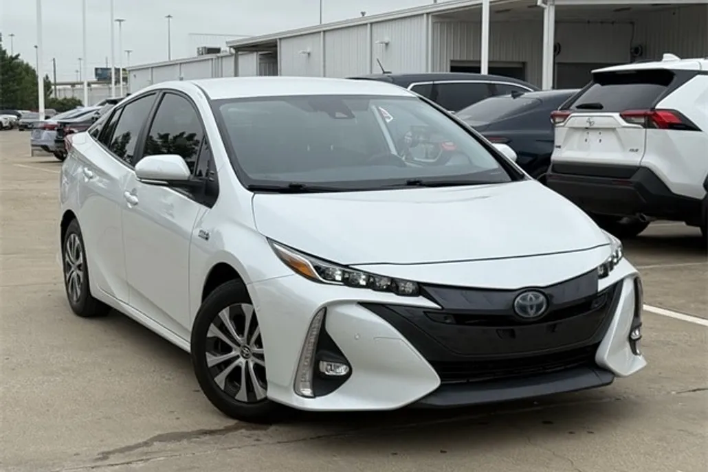 2021 Toyota Prius Prime Limited photo 1
