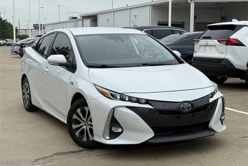2021 Toyota Prius Prime Limited photo 1