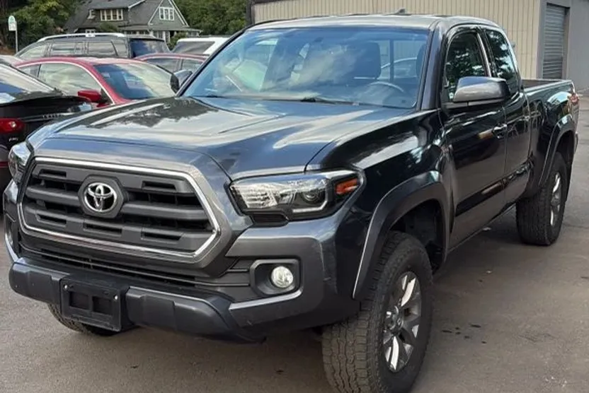 2016 Toyota Tacoma Access Cab TRD Sport photo 1