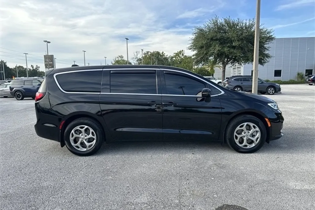 2024 Chrysler Pacifica Limited photo 1
