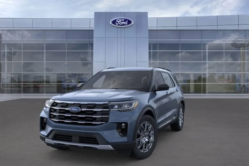 2025 Ford Explorer photo 1