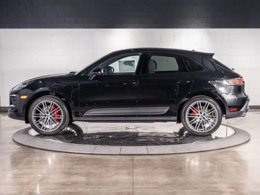 2025 Porsche Macan S photo 1