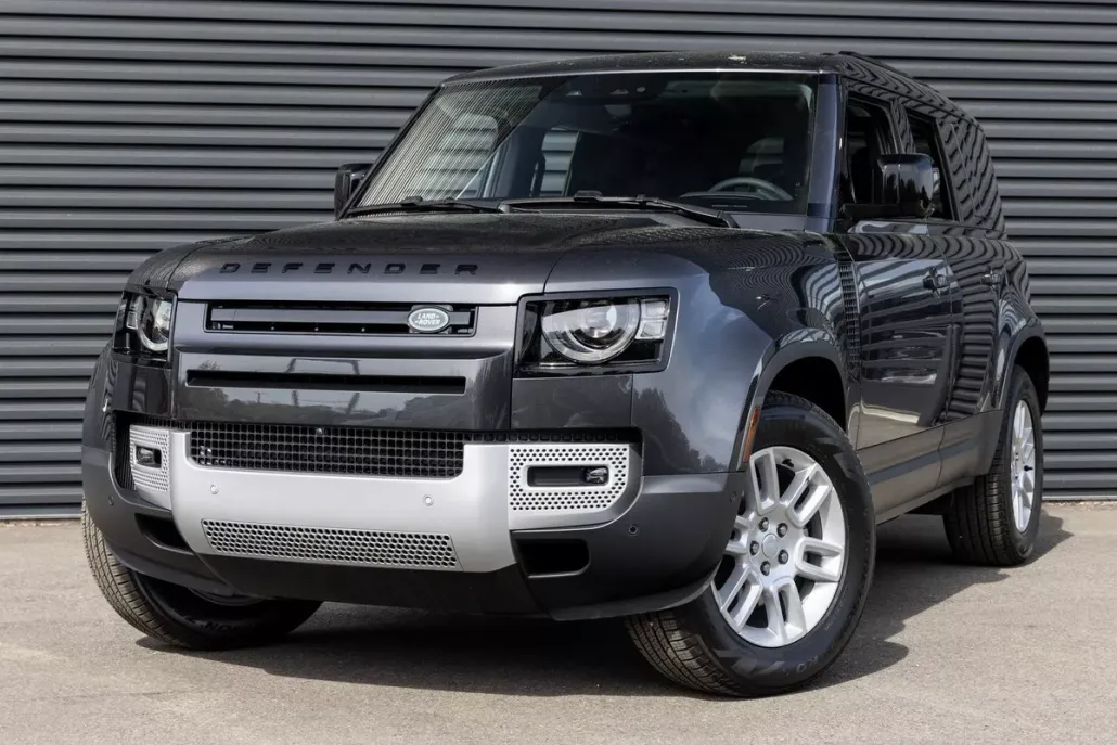 2025 Land Rover Defender 110 photo 1