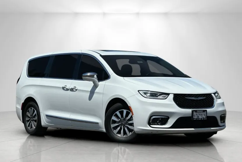 2022 Chrysler Pacifica Hybrid Limited photo 1