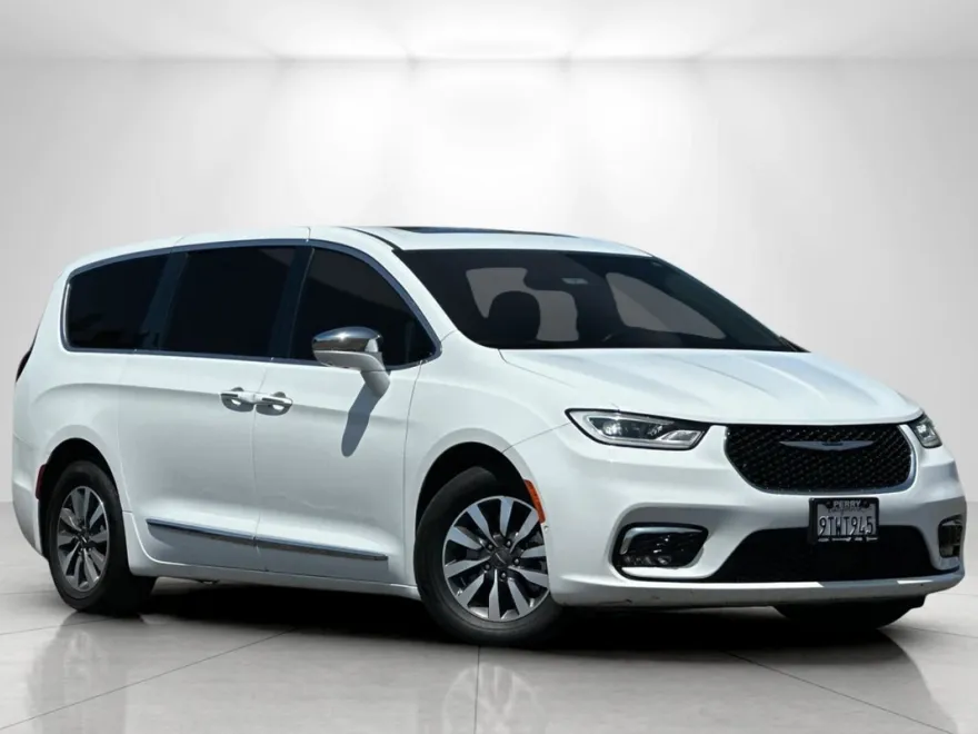 2022 Chrysler Pacifica Hybrid Limited photo 1