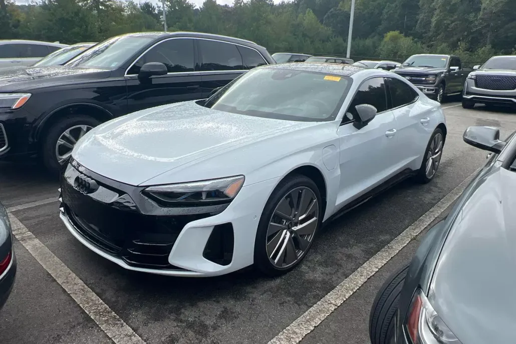 2022 Audi e-tron GT Prestige photo 1