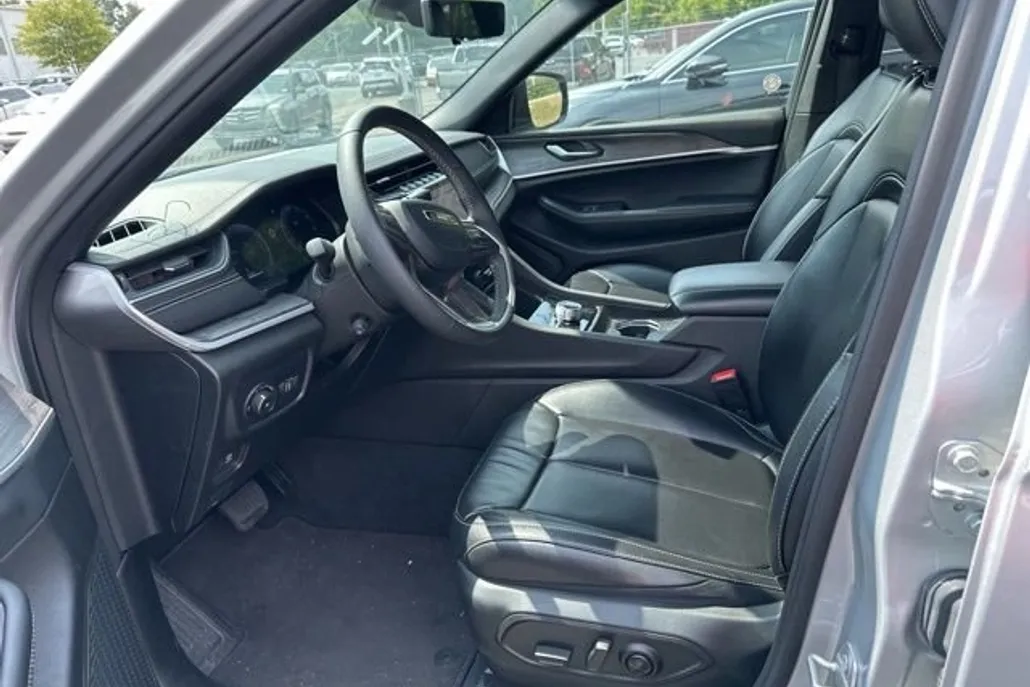 2024 Jeep Grand Cherokee Limited photo 1