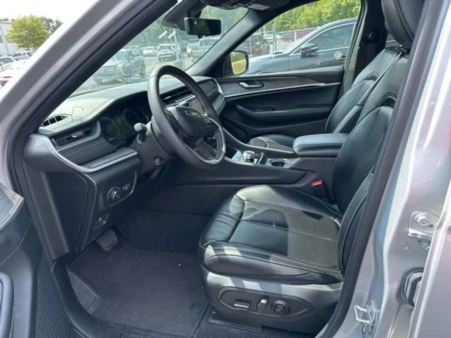 2024 Jeep Grand Cherokee Limited photo 1