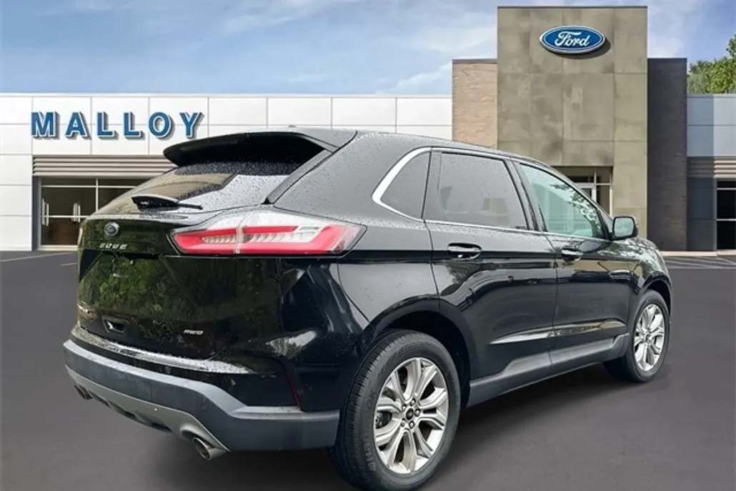 2024 Ford Edge Titanium photo 1
