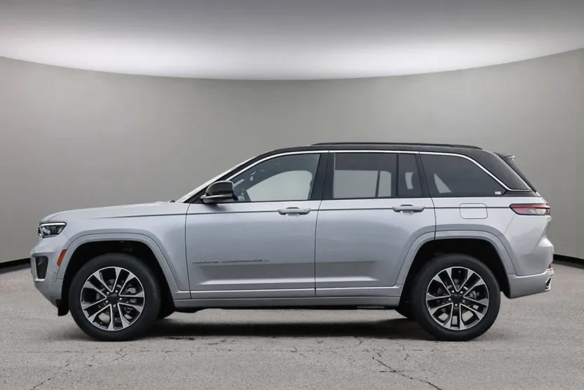 2025 Jeep Grand Cherokee Overland photo 1