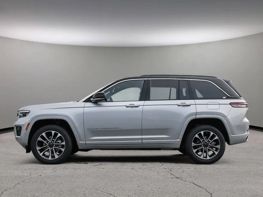 2025 Jeep Grand Cherokee Overland photo 1