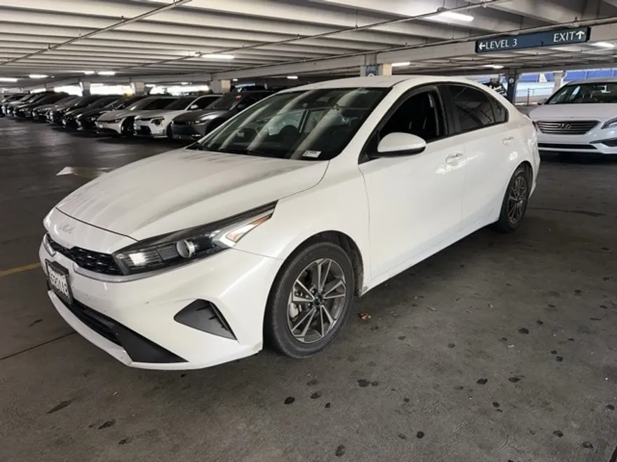 2023 Kia Forte LXS photo 1