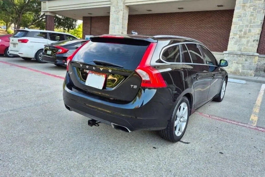 2017 Volvo V60 T5 Premier photo 1