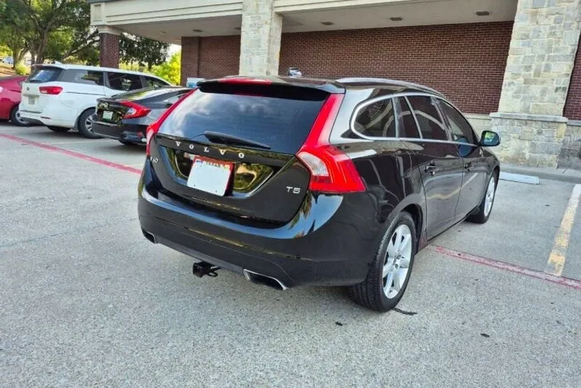 2017 Volvo V60 T5 Premier photo 1
