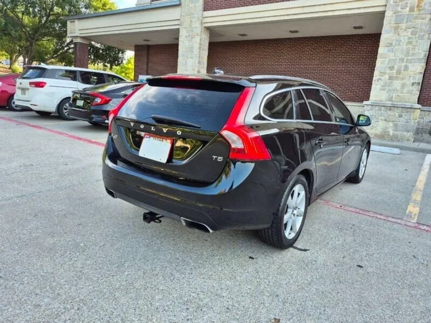2017 Volvo V60 T5 Premier photo 1