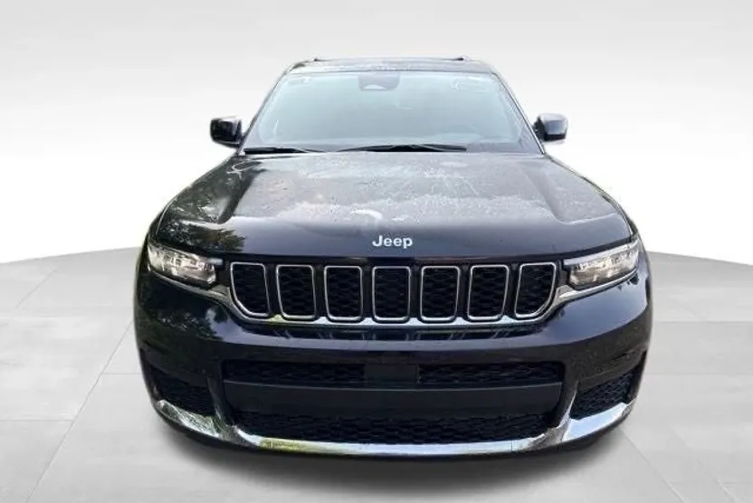 2025 Jeep Grand Cherokee Laredo photo 1