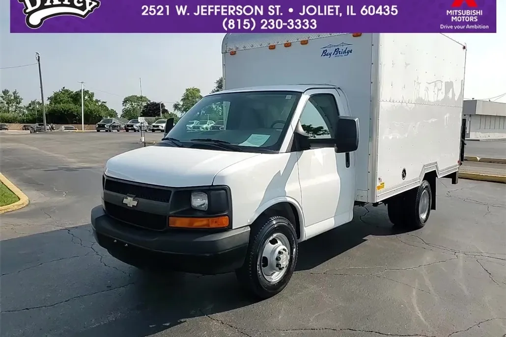 2009 Chevrolet Express Cutaway Work Van photo 1
