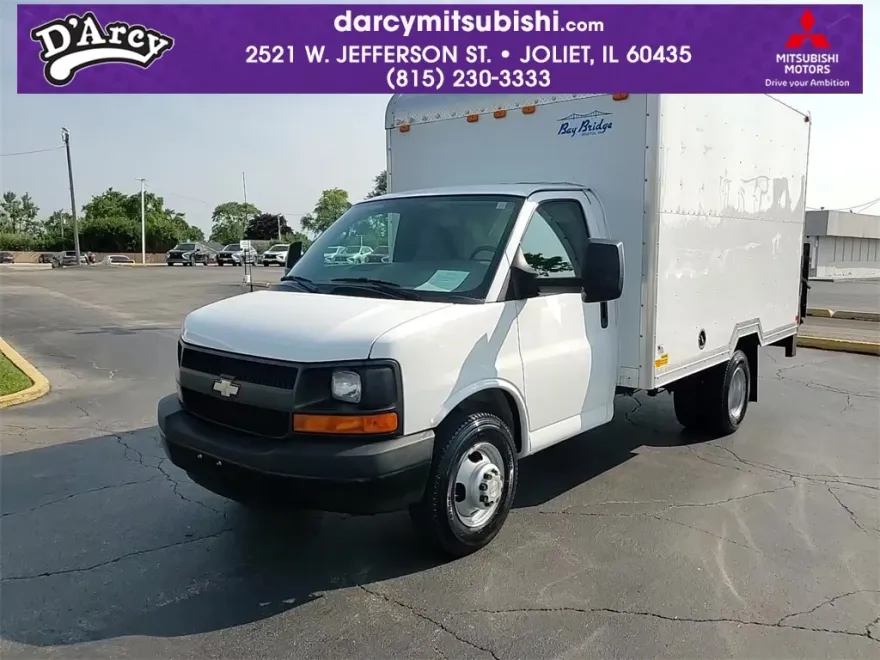 2009 Chevrolet Express Cutaway Work Van photo 1