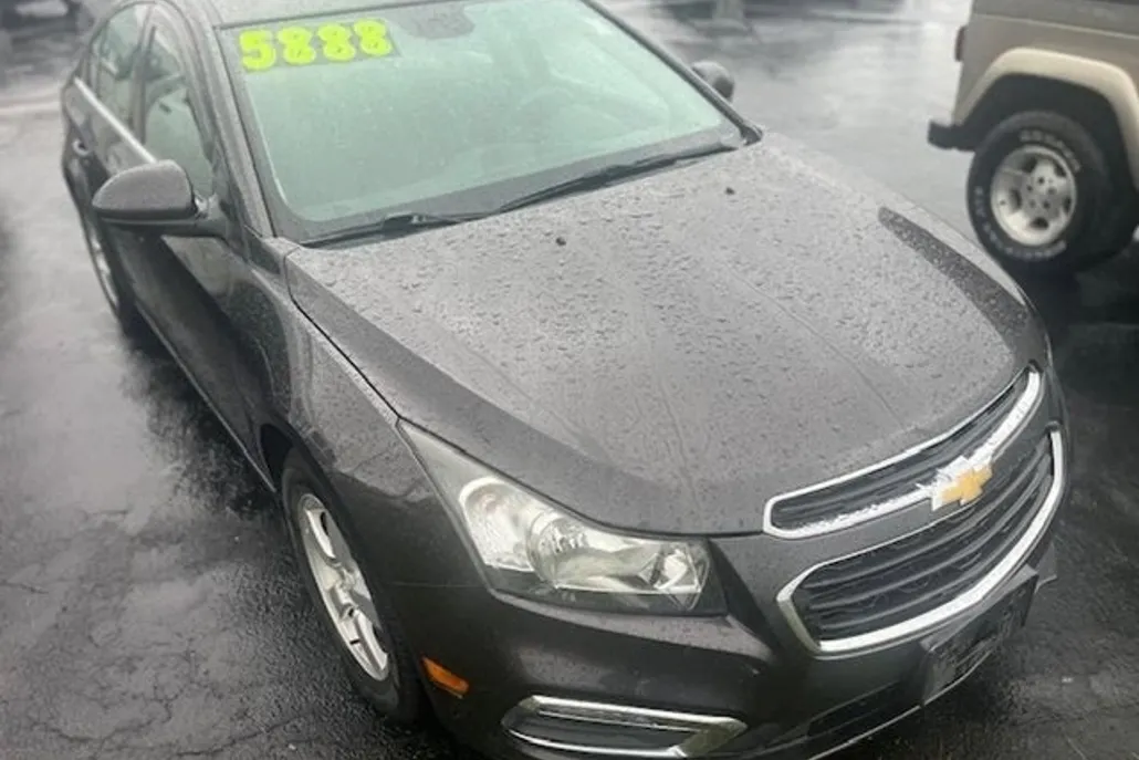 2016 Chevrolet Cruze LT photo 1