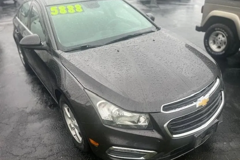 2016 Chevrolet Cruze LT photo 1