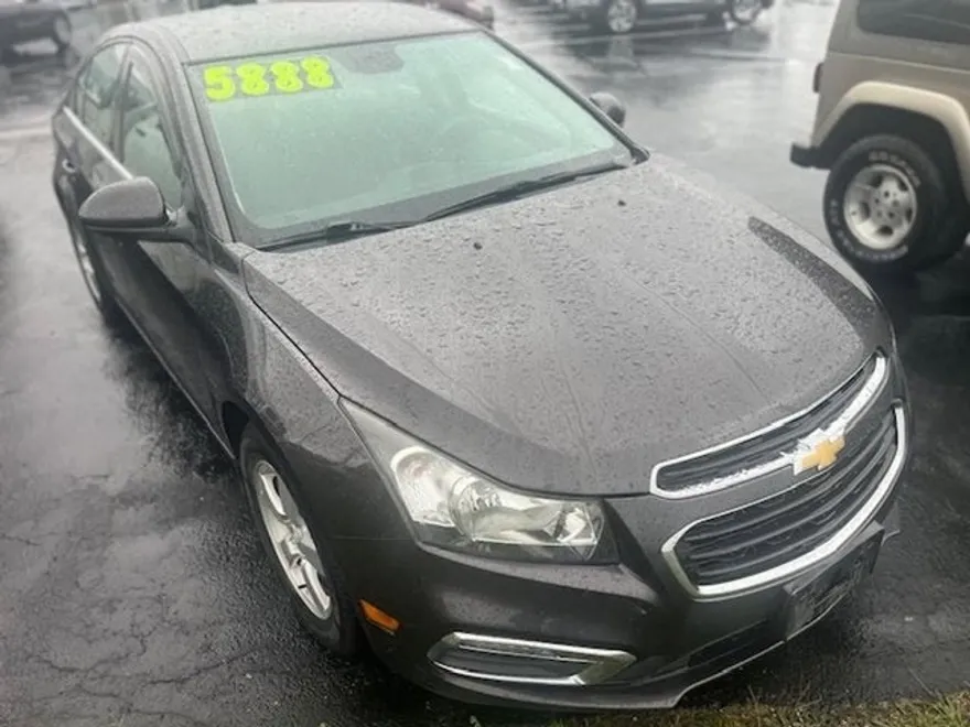 2016 Chevrolet Cruze LT photo 1