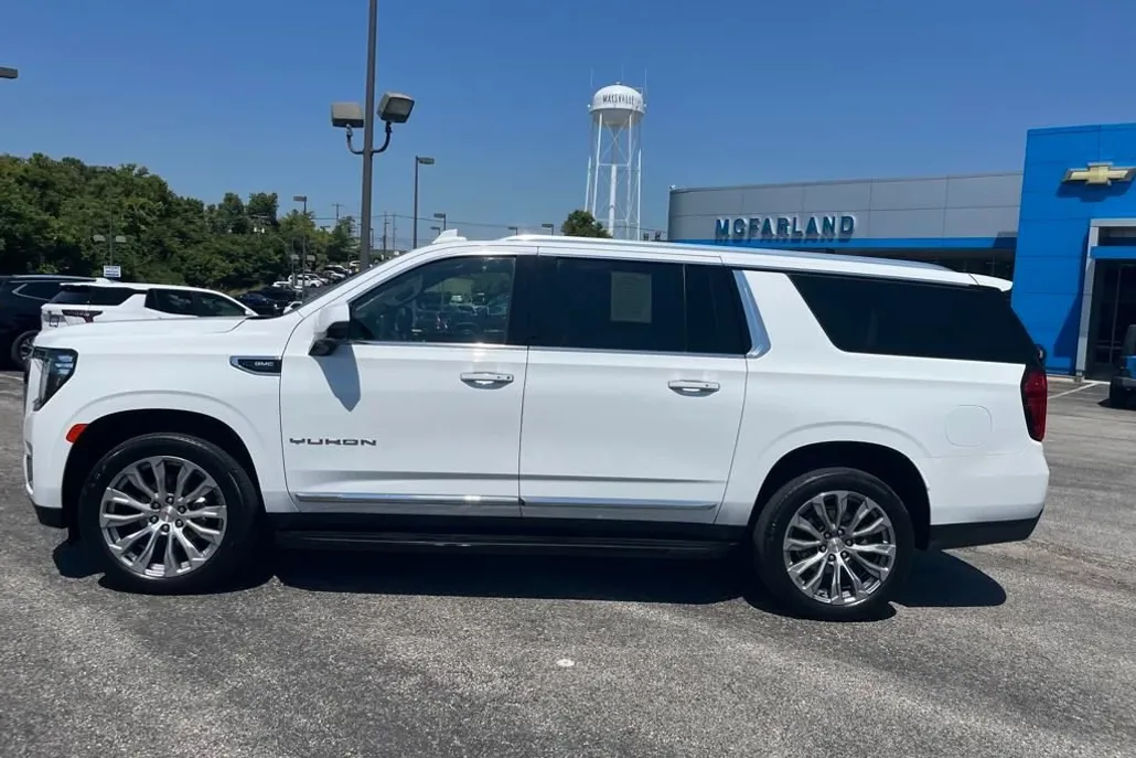 2023 Gmc Yukon XL SLT photo 1