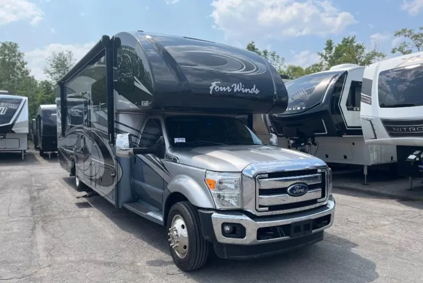 2016 Ford F-550 photo 1