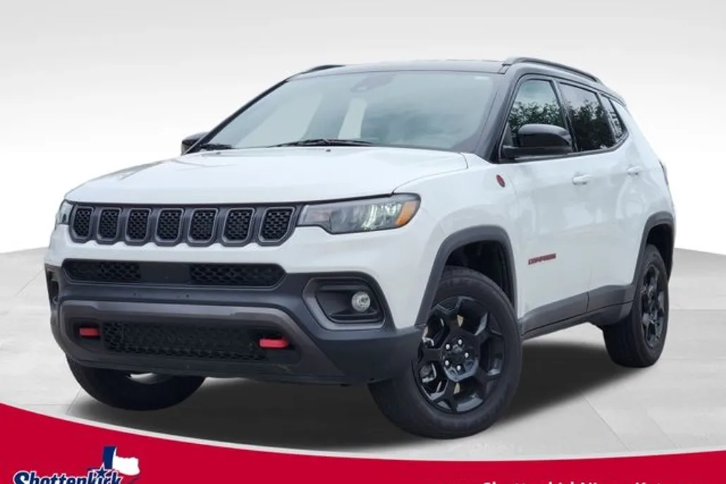 2024 Jeep Compass Trailhawk photo 1