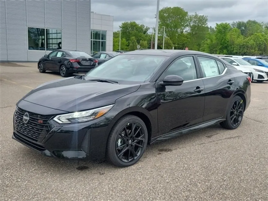 2025 Nissan Sentra SR photo 1