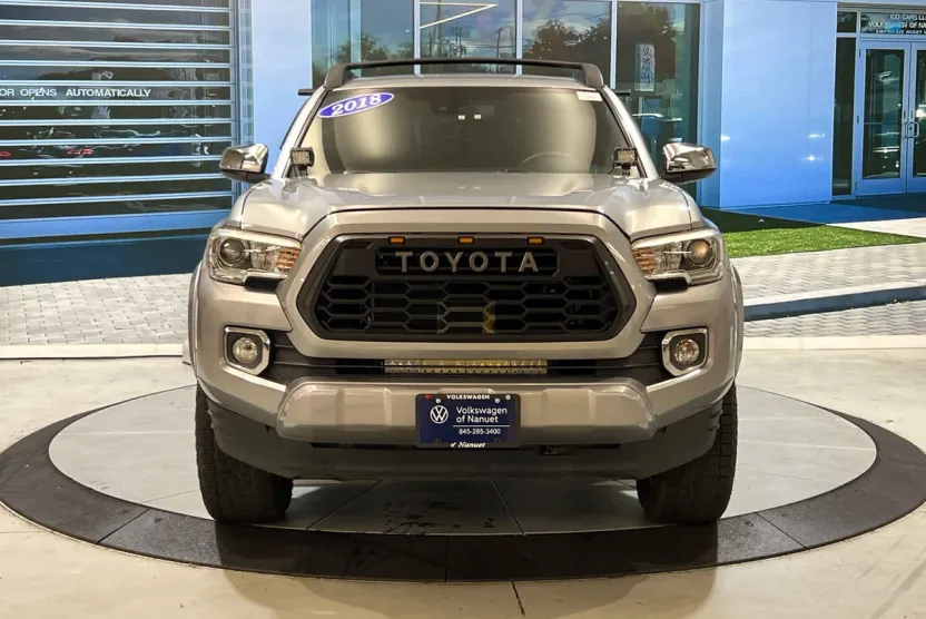 2018 Toyota Tacoma Limited V6 photo 1