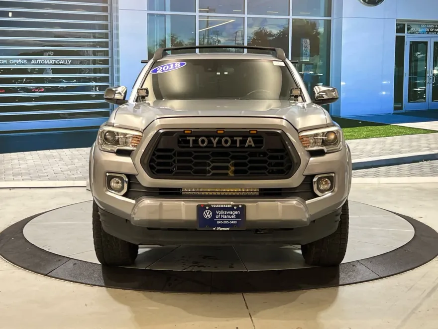 2018 Toyota Tacoma Limited V6 photo 1