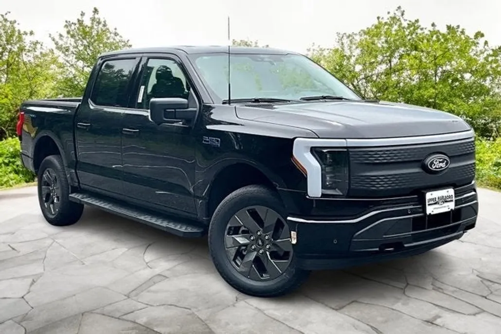 2025 Ford F-150 Lightning photo 1