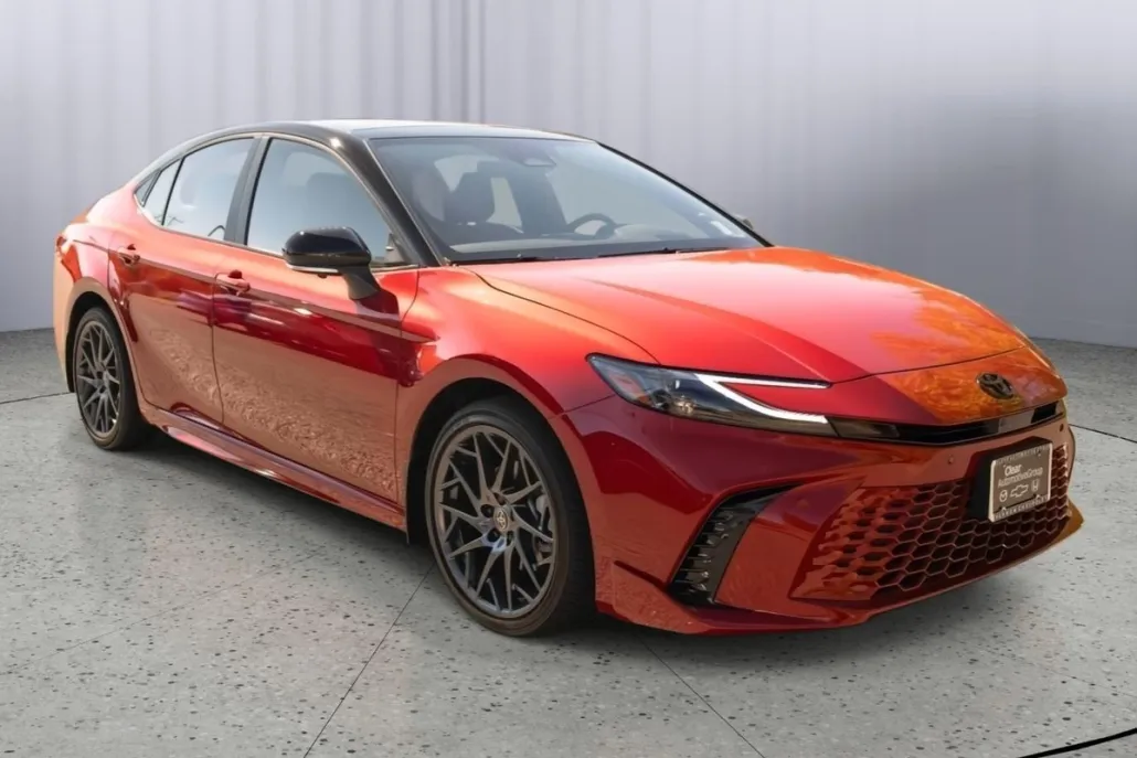 2025 Toyota Camry LE photo 1