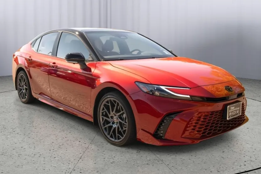 2025 Toyota Camry LE photo 1