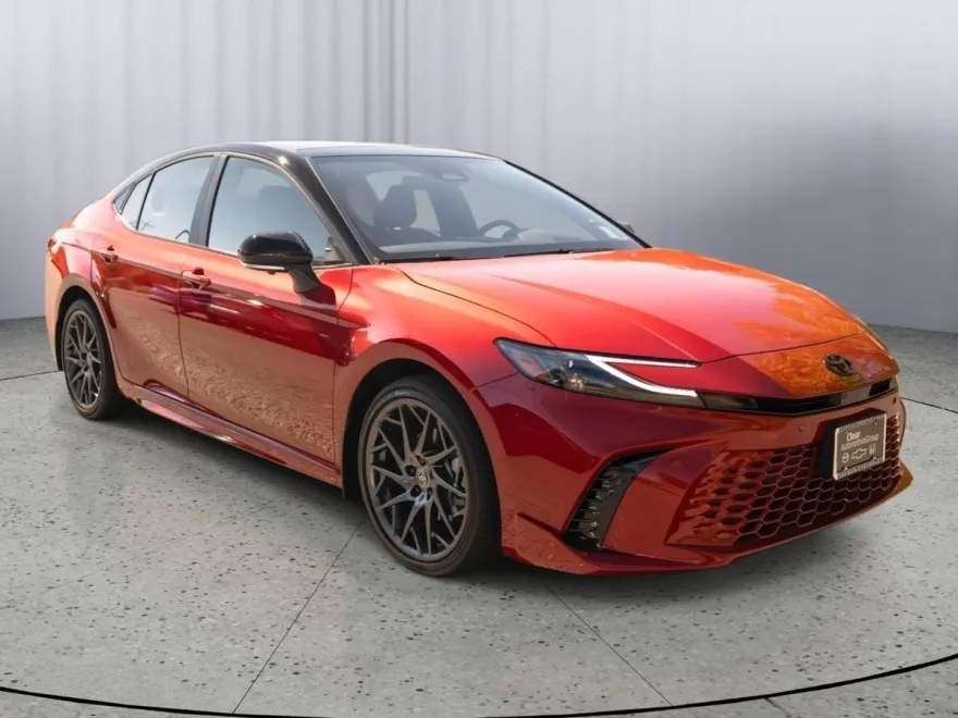 2025 Toyota Camry LE photo 1