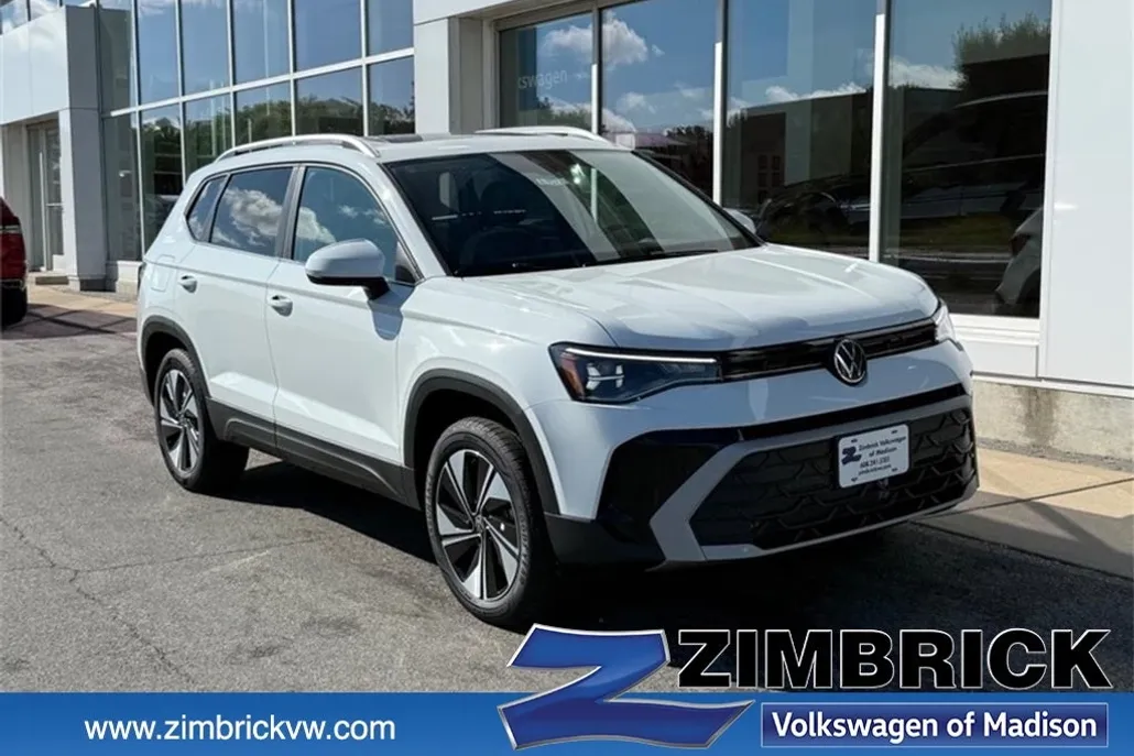2025 Volkswagen Taos SE photo 1