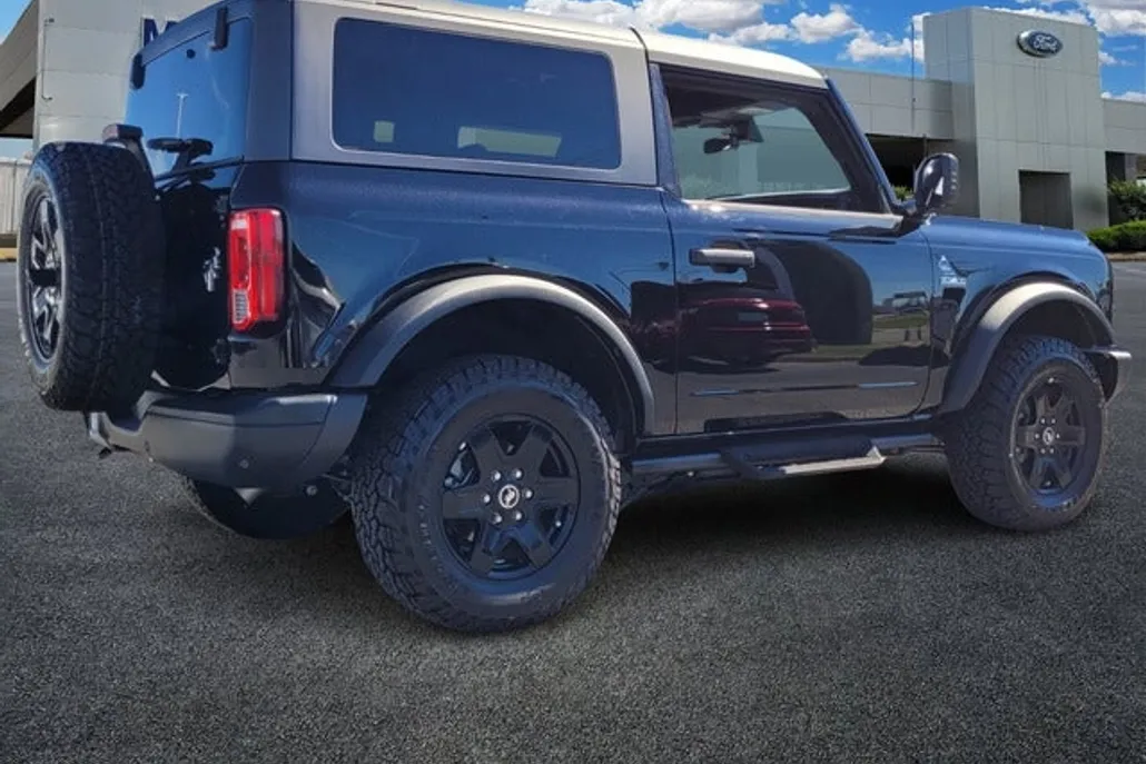 2024 Ford Bronco Black Diamond photo 1