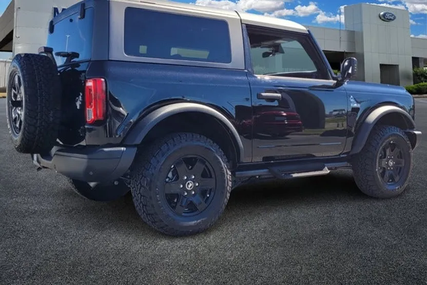 2024 Ford Bronco Black Diamond photo 1