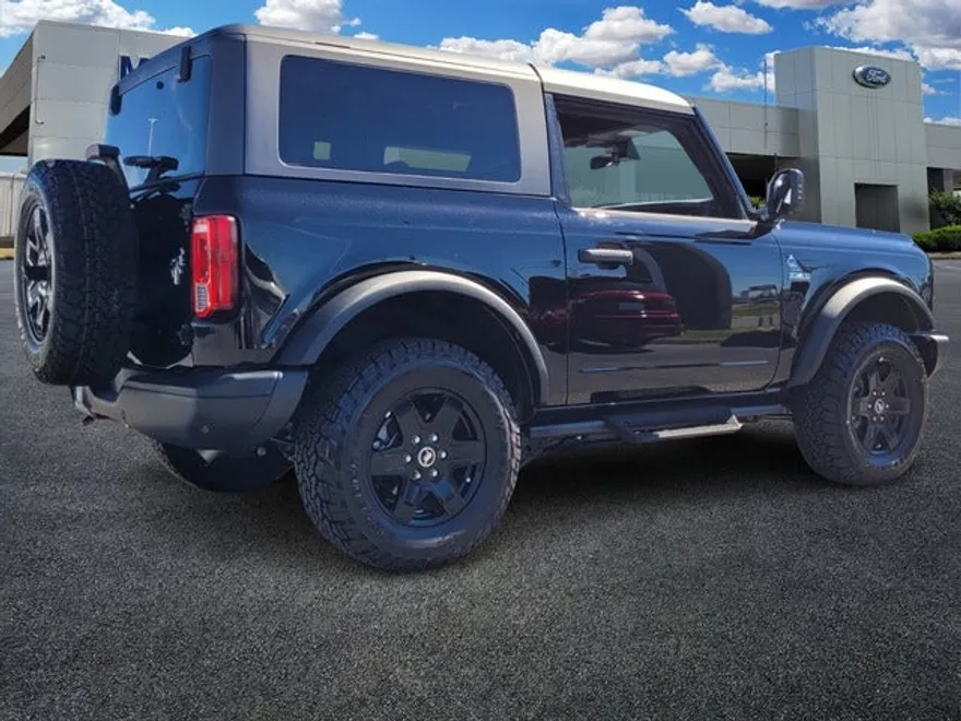 2024 Ford Bronco Black Diamond photo 1