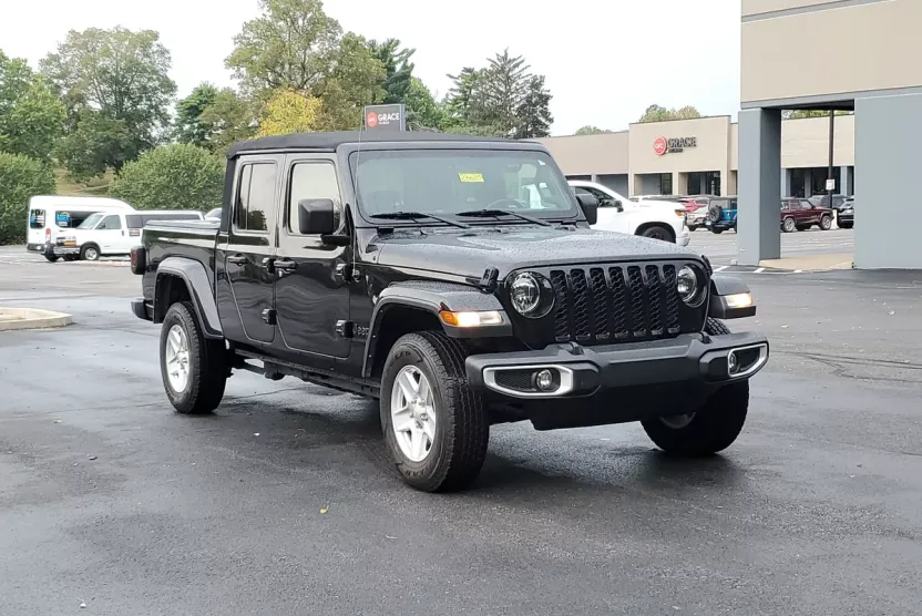 2022 Jeep Gladiator Sport S photo 1
