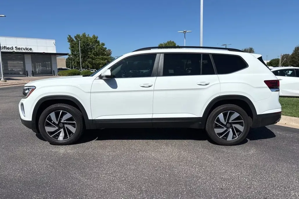 2024 Volkswagen Atlas SE Technology photo 1