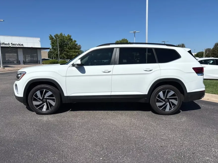 2024 Volkswagen Atlas SE Technology photo 1